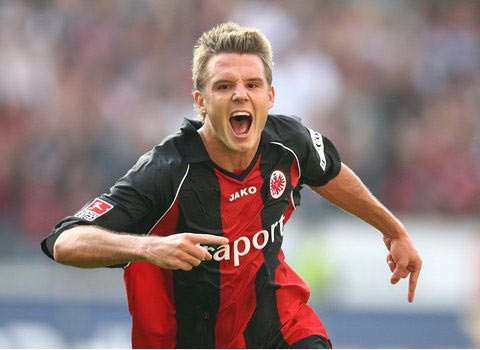 球运动员间 球运动员间