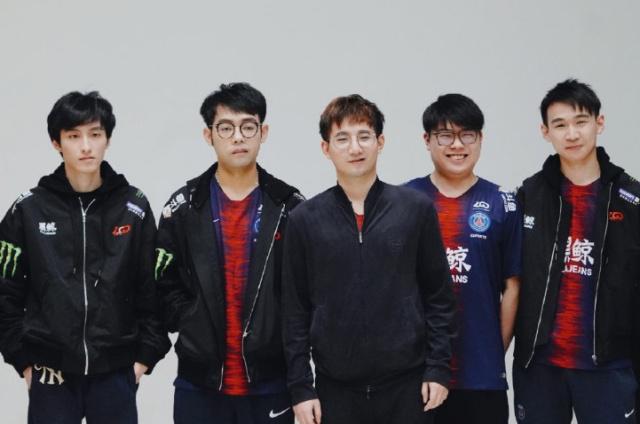 同样不容小 同样不容小