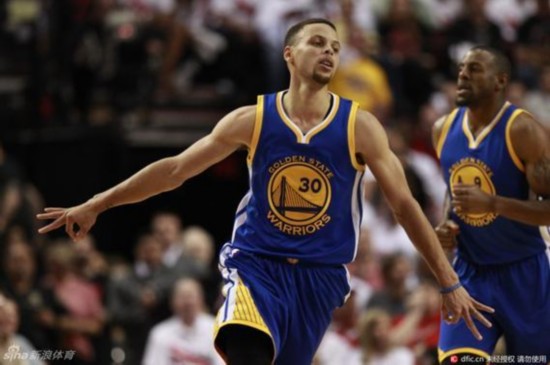 这两名年轻 这两名年轻