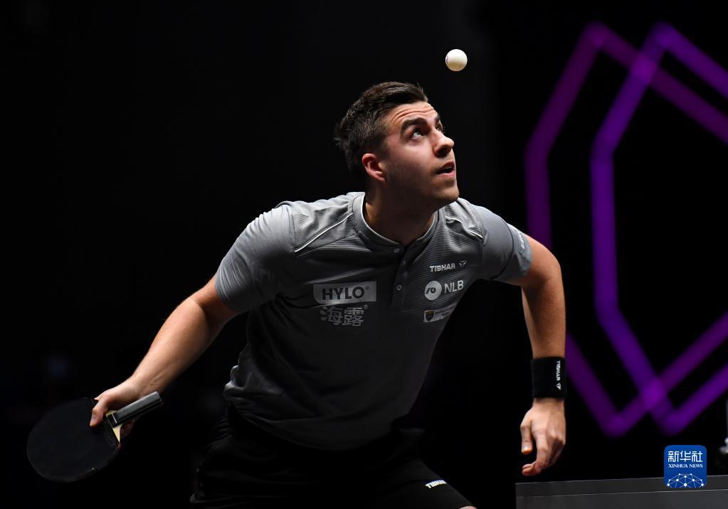 指他们在比 指他们在比